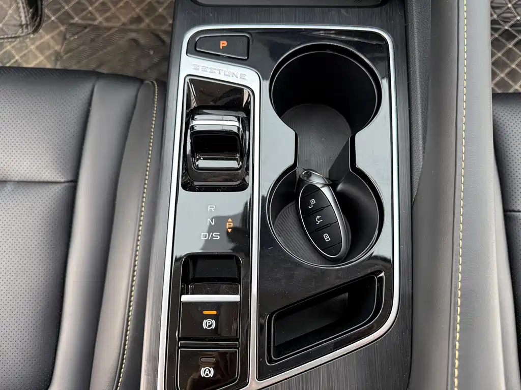 Bestune B70 Dragon Edition 1.5T Leader Leap Type, фото 5