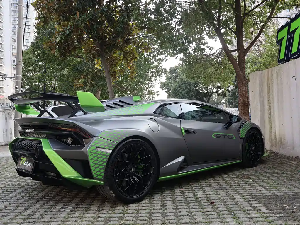 LAMBORGHINI HURACÁN