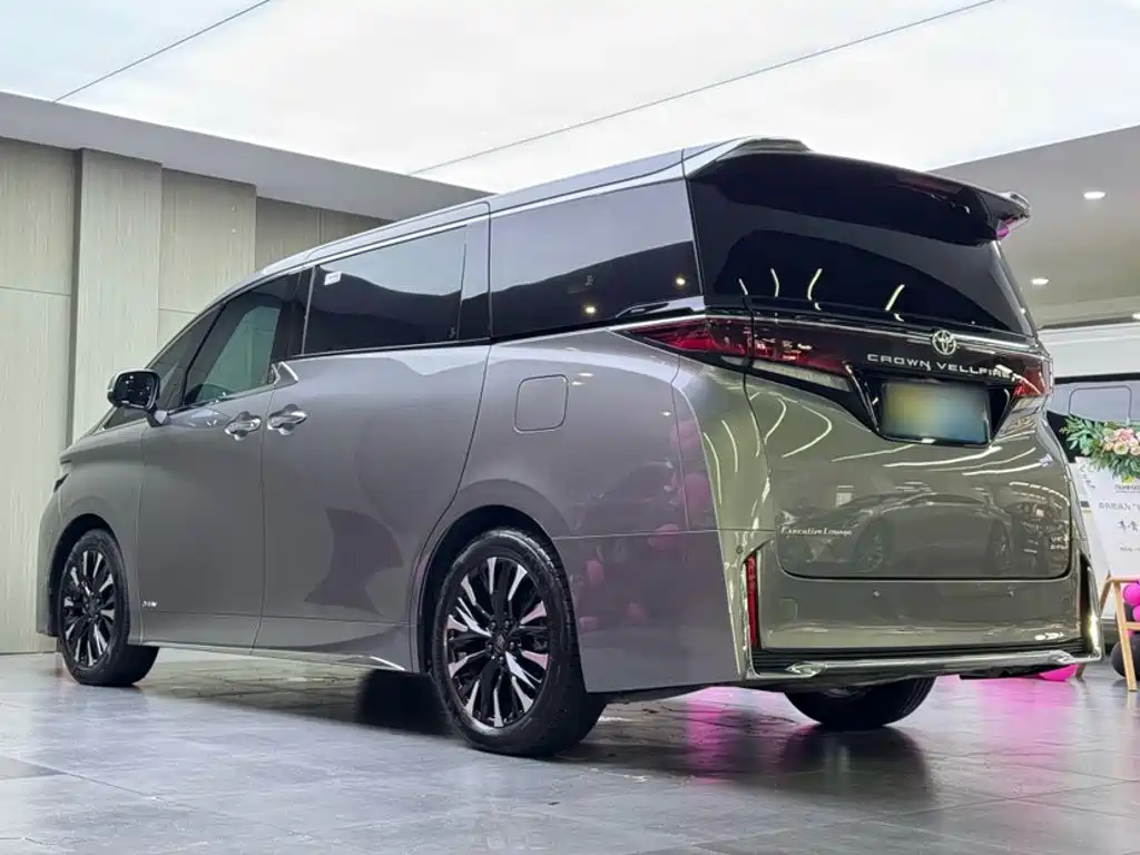 Toyota Vellfire — миниатюра 11