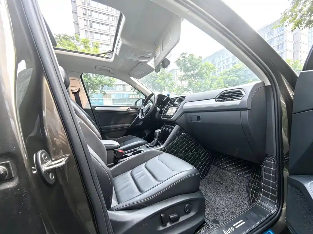 Volkswagen Tiguan L — миниатюра 8