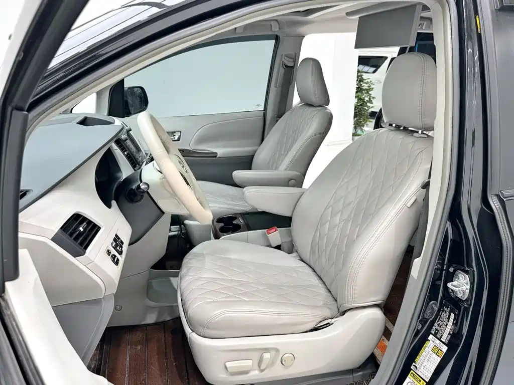 Toyota Sienna — миниатюра 8