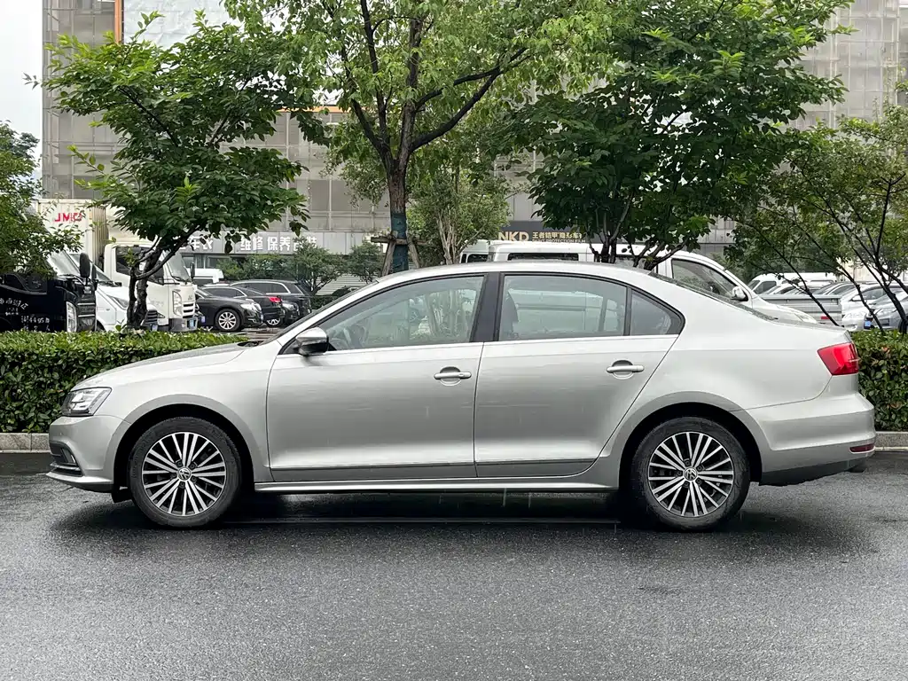 Volkswagen Sagitar 2017 230TSI AT Luxury