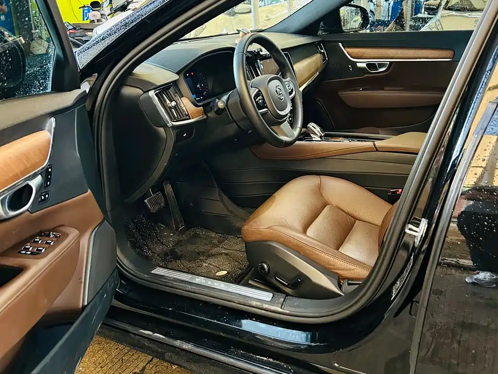 Volvo S90 2024 B5 Luxury