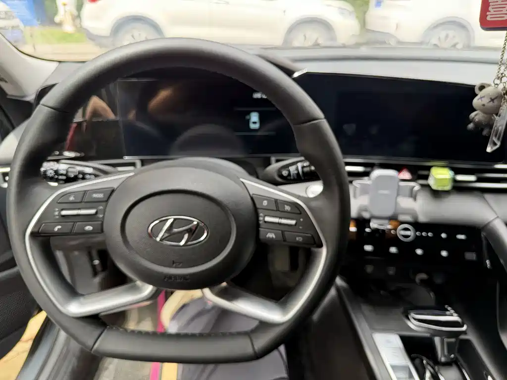Hyundai Elantra — миниатюра 6