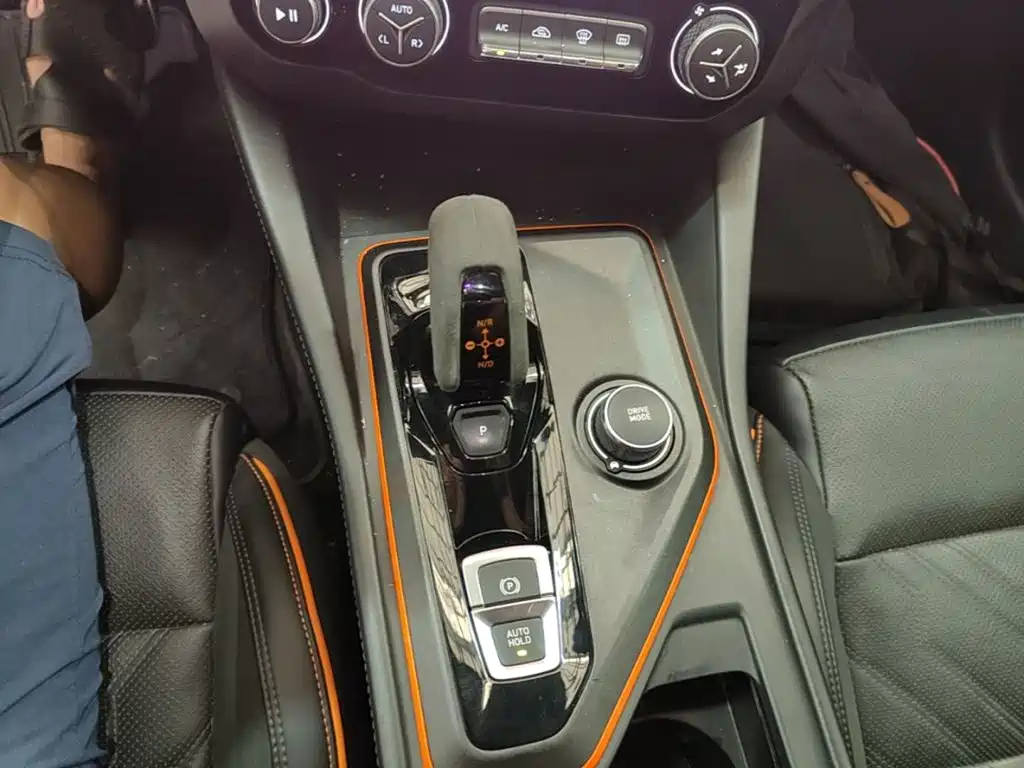 Lynk & Co 02 Hatchback — миниатюра 14