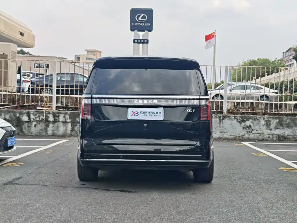 Zeekr 009 2024 мест 108kWh