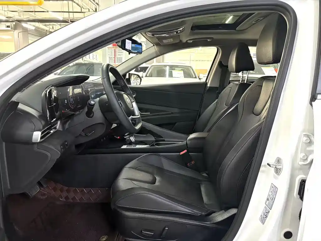 Hyundai Elantra — миниатюра 5