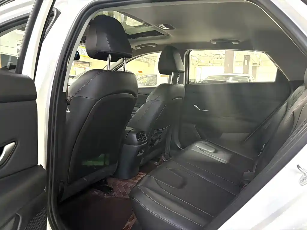 Hyundai Elantra — миниатюра 6