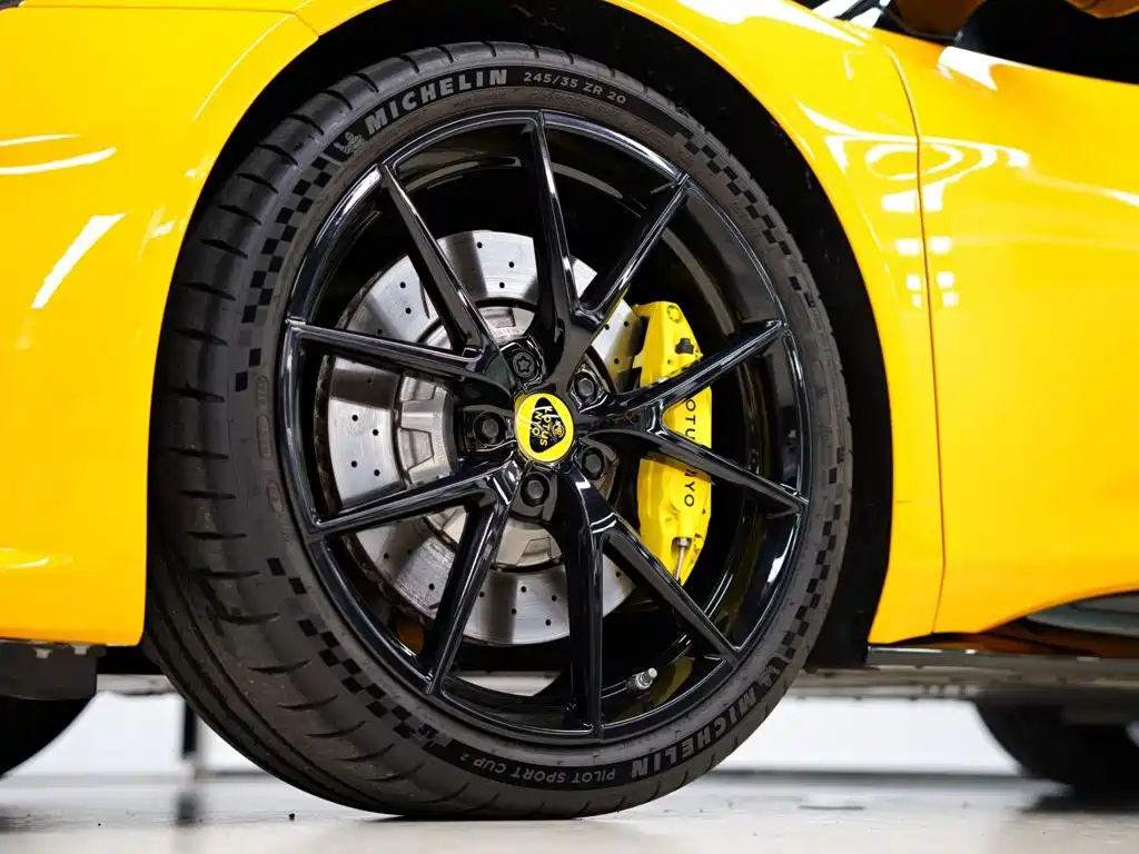 Lotus Emira — миниатюра 17