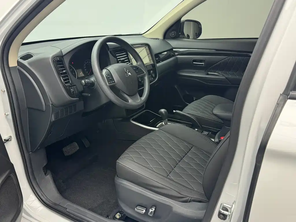 Mitsubishi Outlander — миниатюра 4