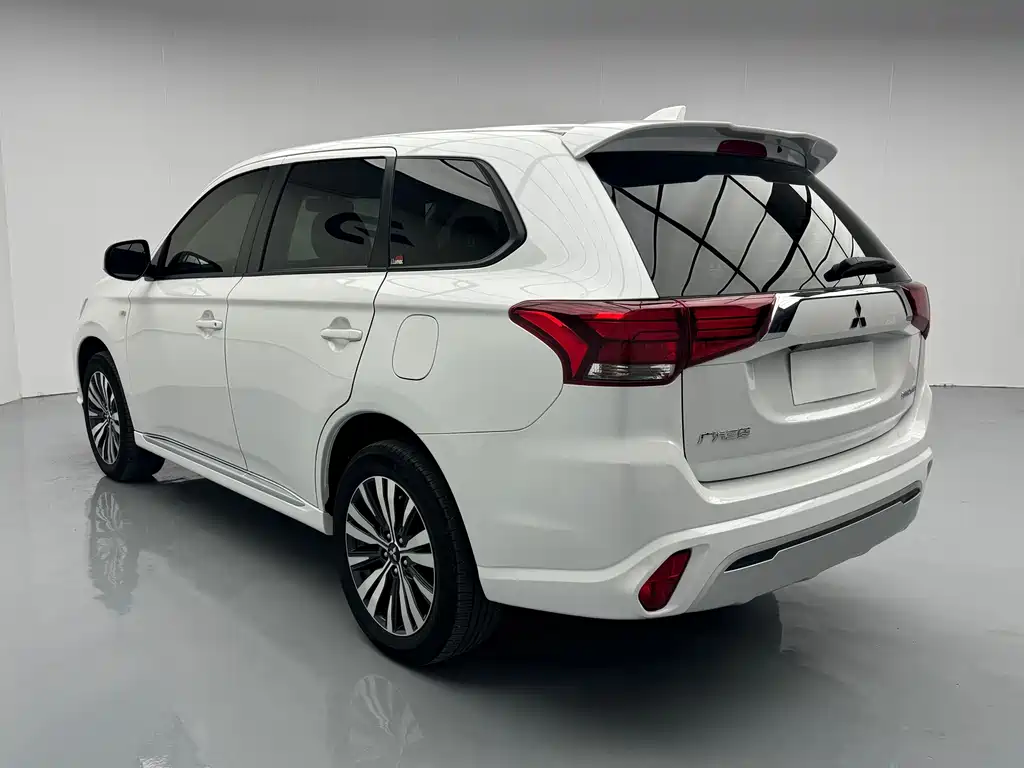 Mitsubishi Outlander — миниатюра 17
