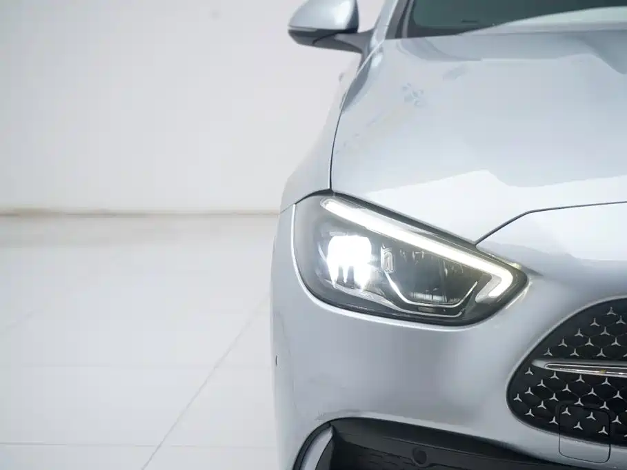 Mercedes-Benz C-Class — миниатюра 12