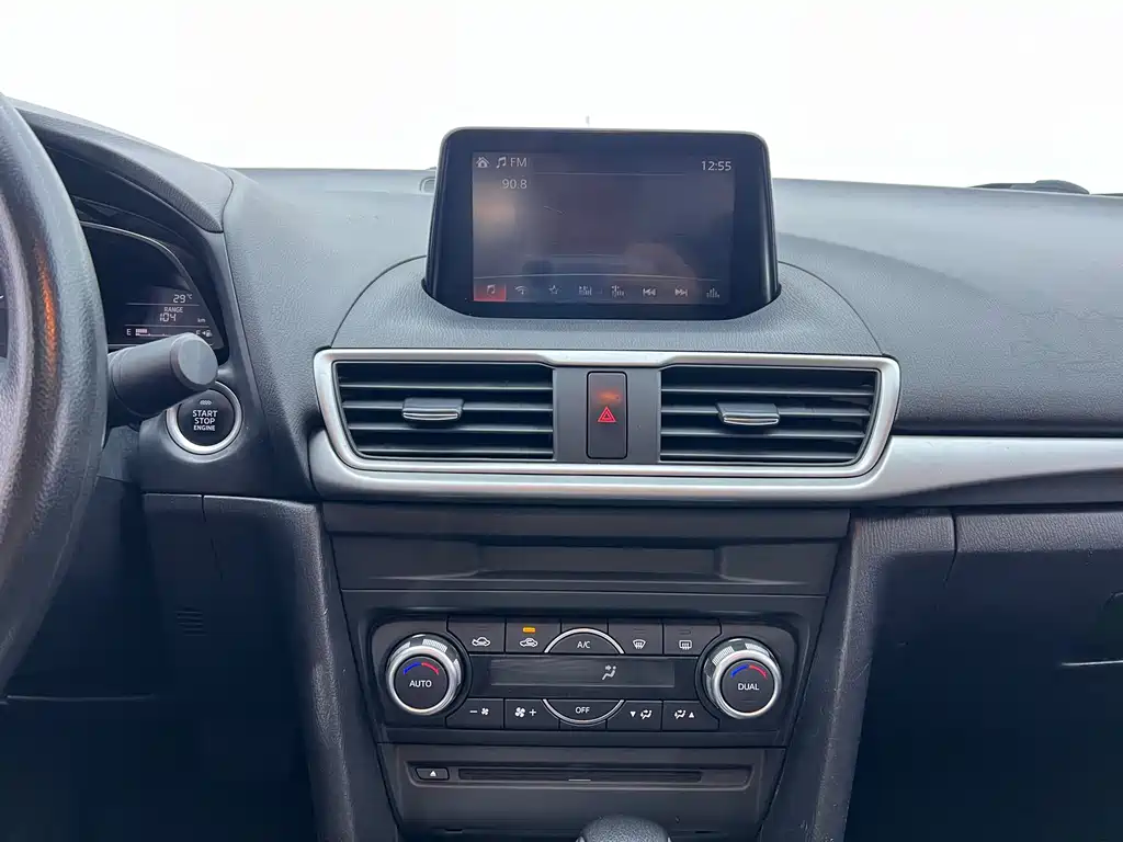Mazda Mazda3 3 2017 1.5L AT Luxury V