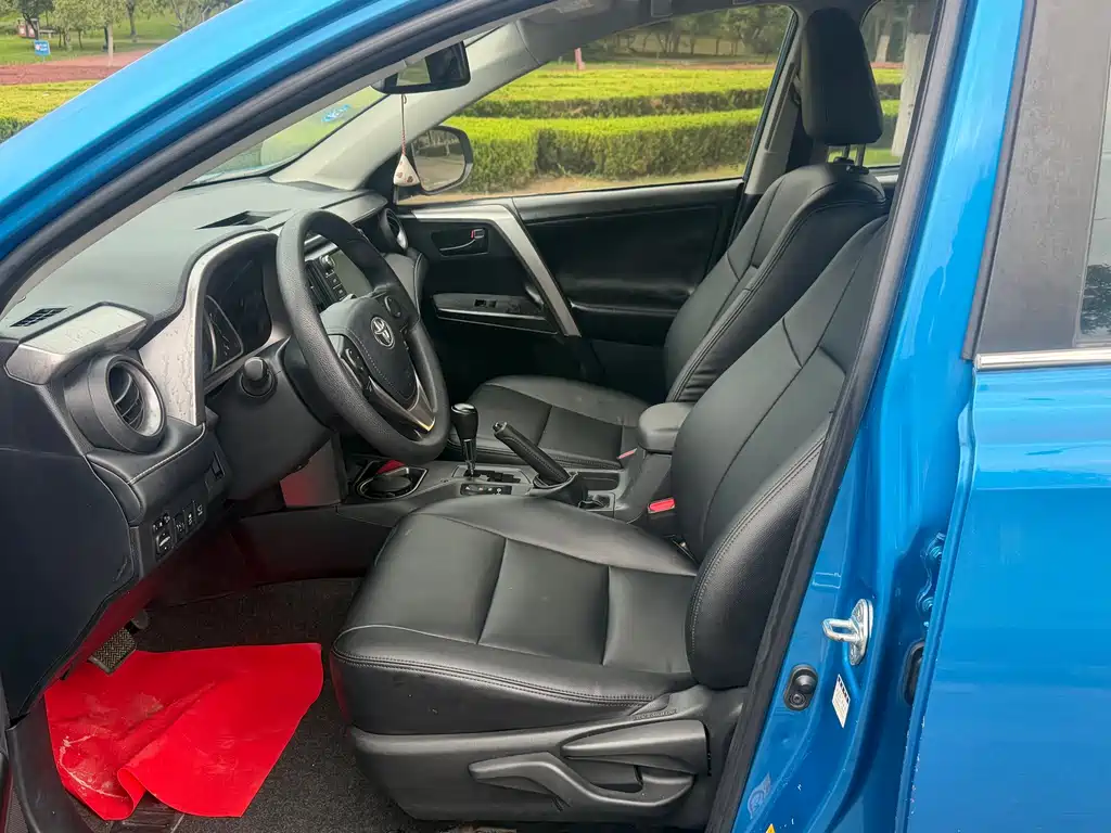 Toyota RAV4 — миниатюра 7