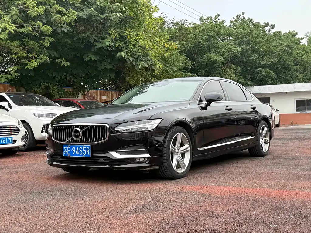 Volvo S90 2018 T4