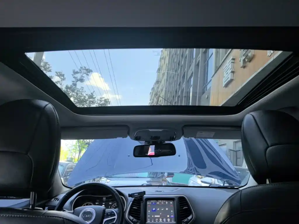 Jeep Cherokee — миниатюра 18