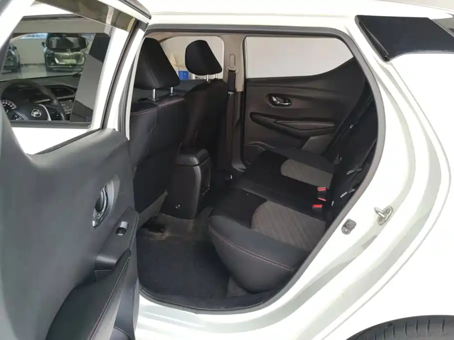 Nissan Bluebird 1.6L CVT Smart Cool Edition, фото 11