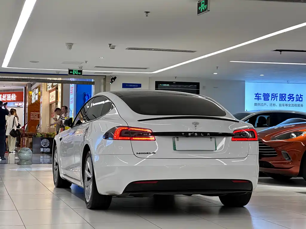 Tesla Model S — миниатюра 8