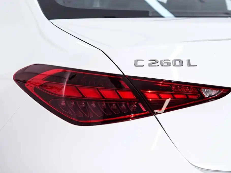 Mercedes-Benz C-Class — миниатюра 11