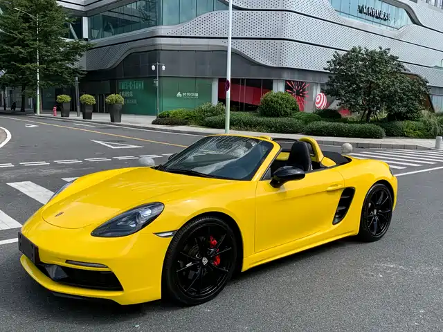PORSCHE  718 2019