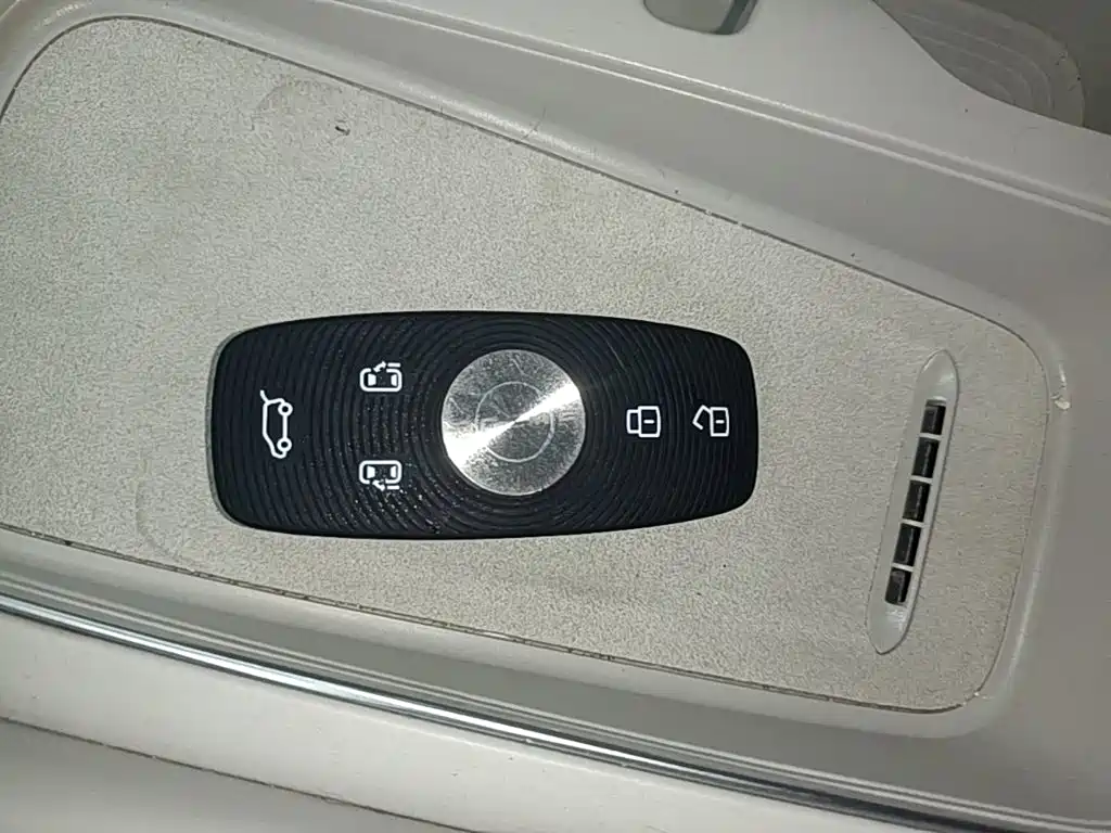 Roewe iMAX8 New Energy — миниатюра 9