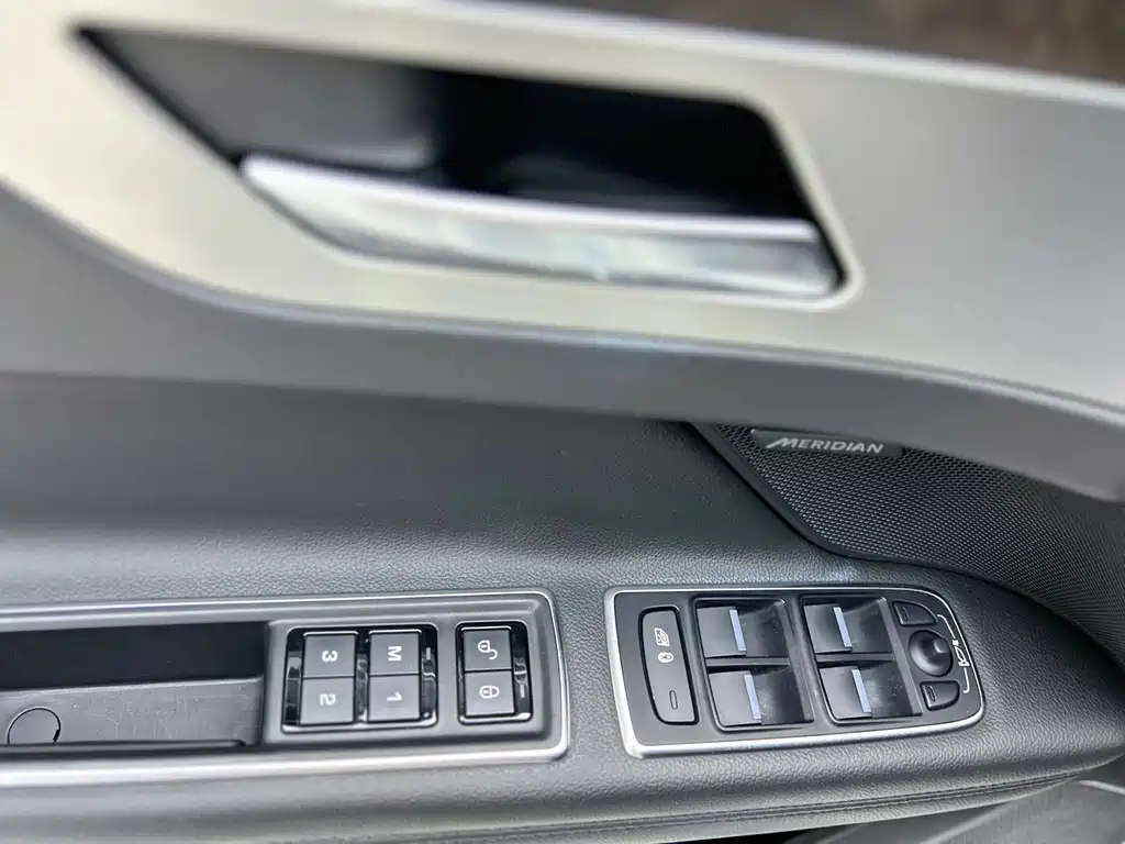 Jaguar XFL — миниатюра 12