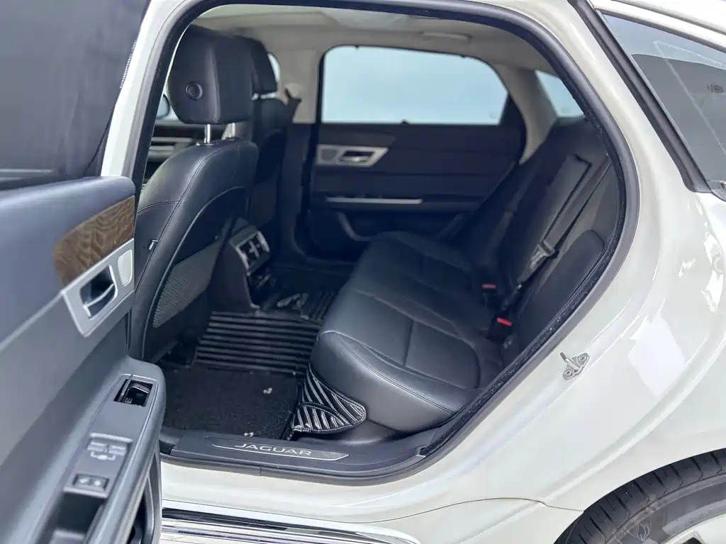 Jaguar XFL — миниатюра 9