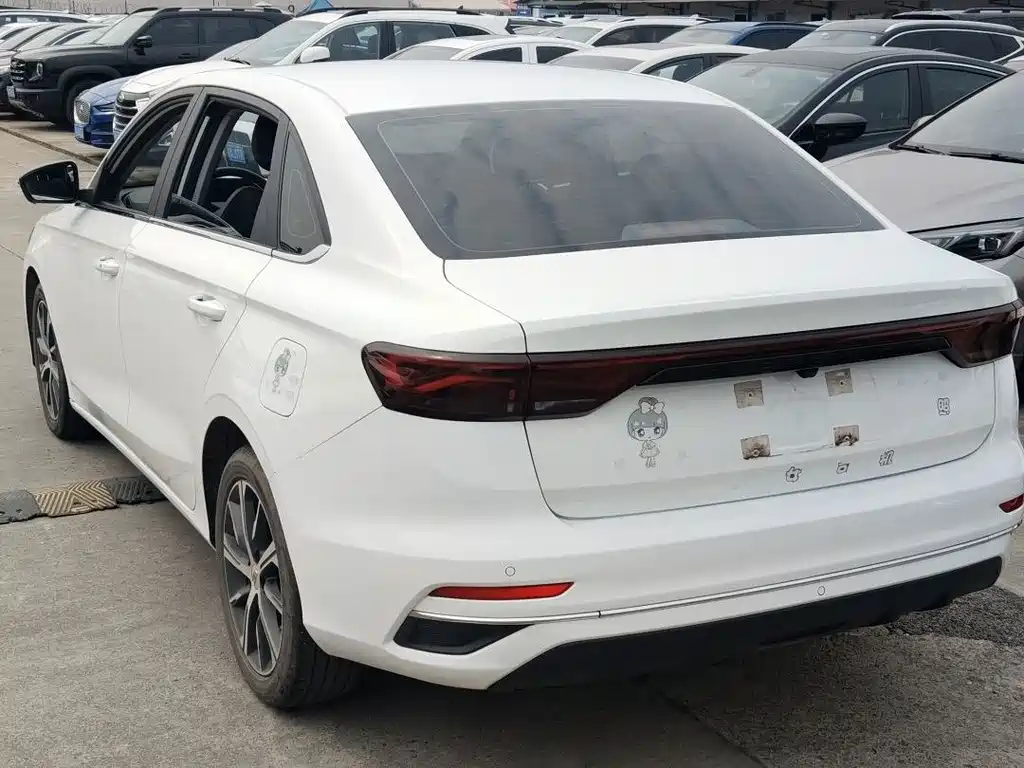 Geely Emgrand — миниатюра 9