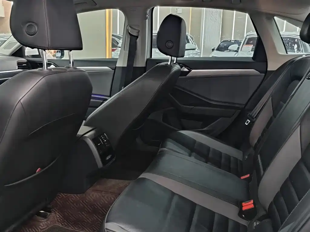 Volkswagen Sagitar — миниатюра 6