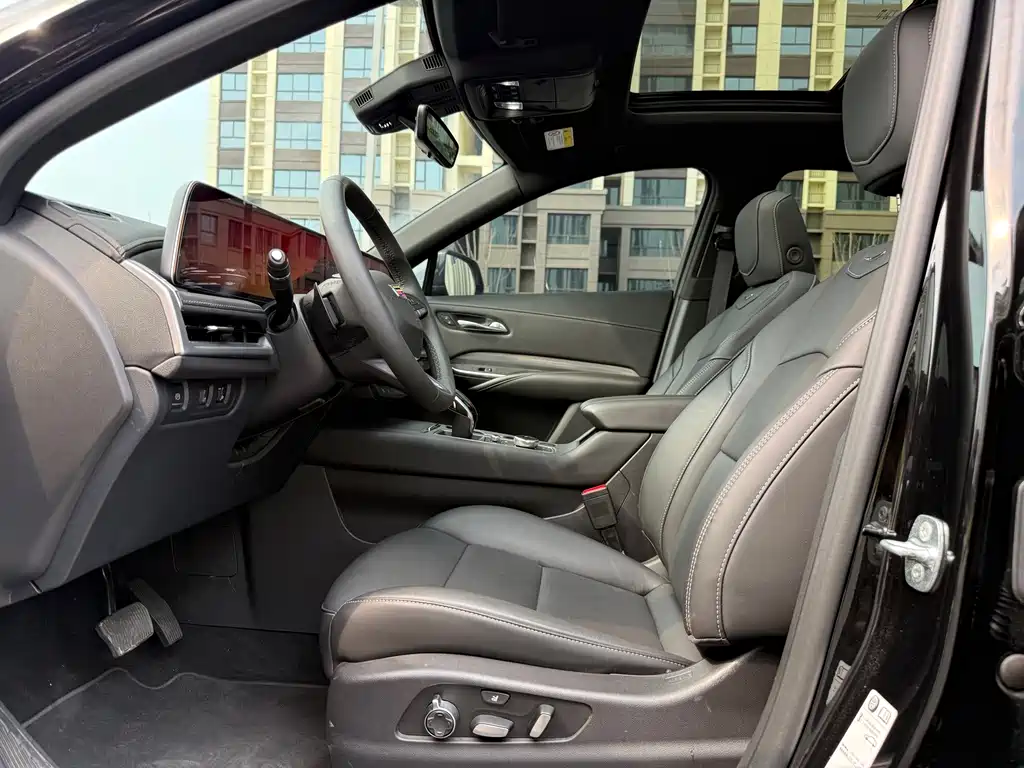 Cadillac XT4 — миниатюра 5