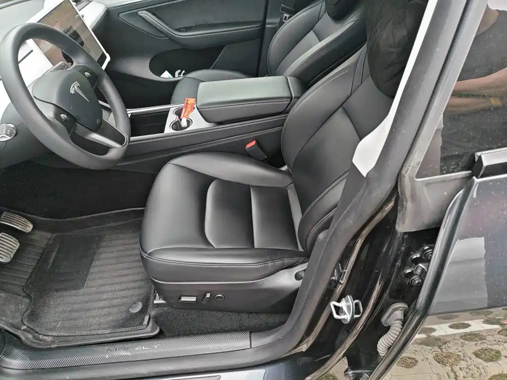 Tesla Model Y — миниатюра 12