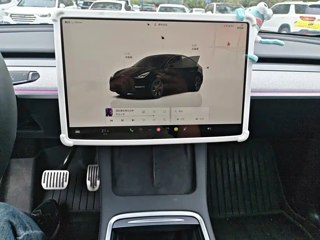 Tesla Model Y — миниатюра 9