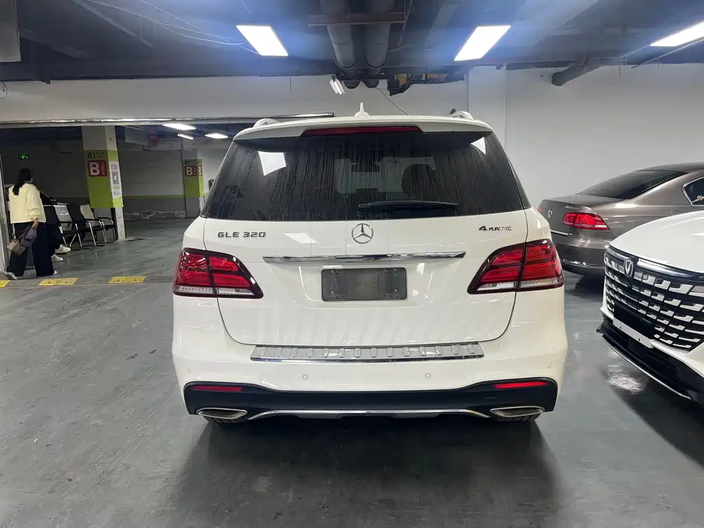 Mercedes-Benz GLE (Import) — миниатюра 8