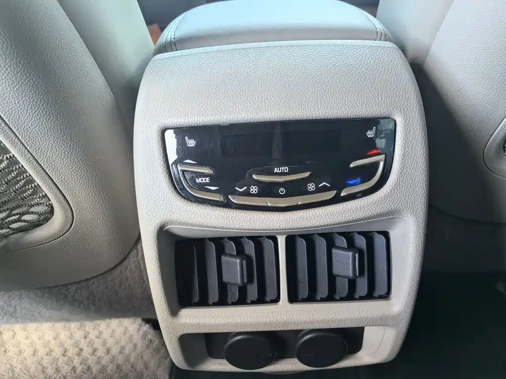 Cadillac SRX — миниатюра 14