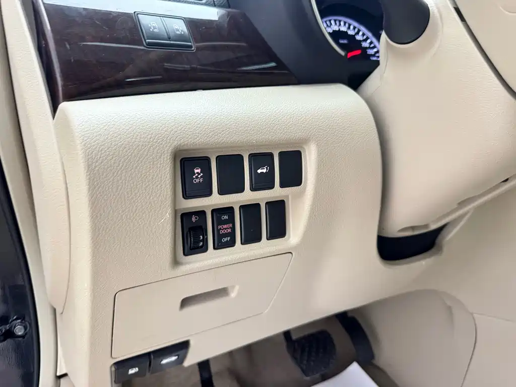 Nissan Quest — миниатюра 16