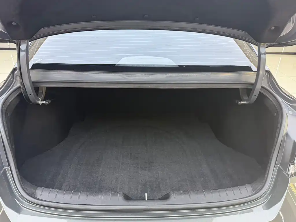 Hyundai Elantra — миниатюра 14