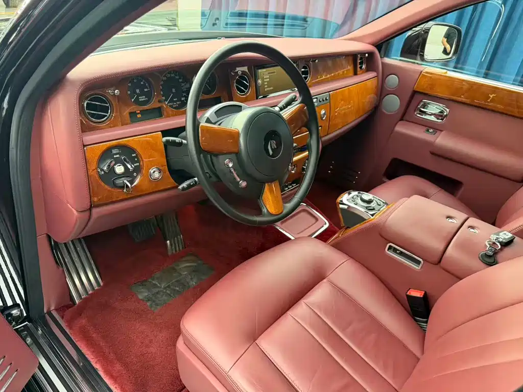Rolls-Royce Phantom — миниатюра 5