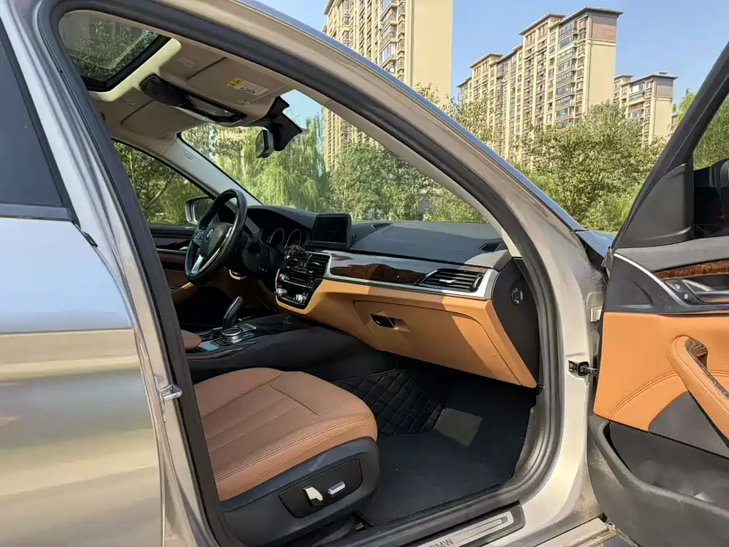 BMW 5 Series — миниатюра 9