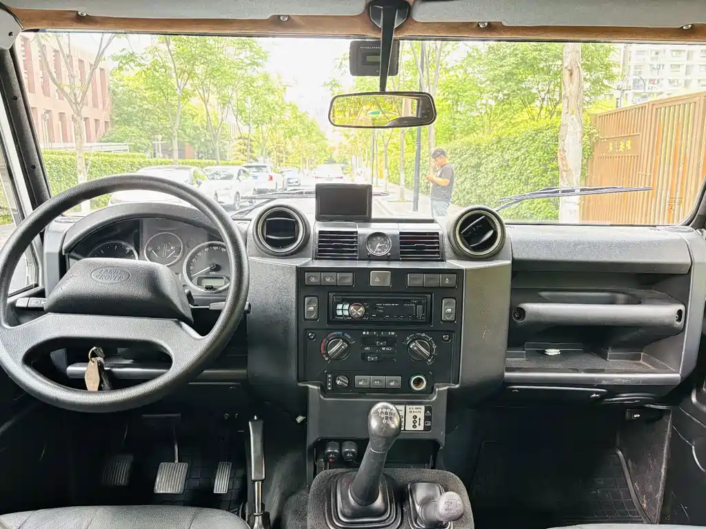 Land Rover Defender — миниатюра 8
