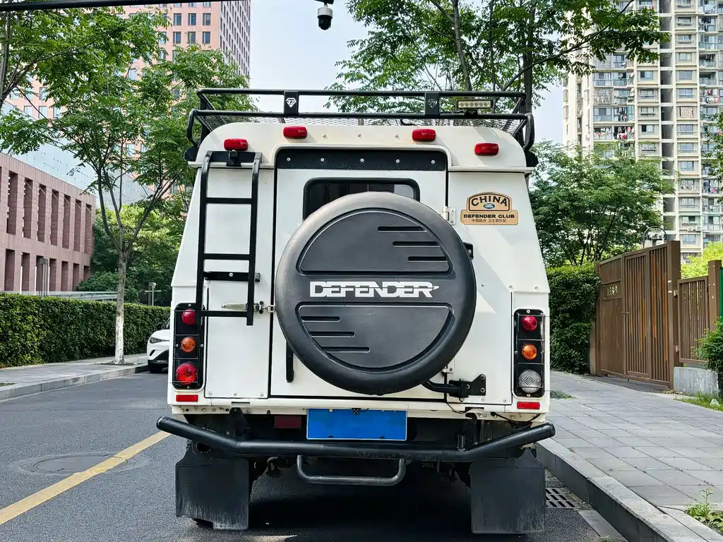 Land Rover Defender — миниатюра 5