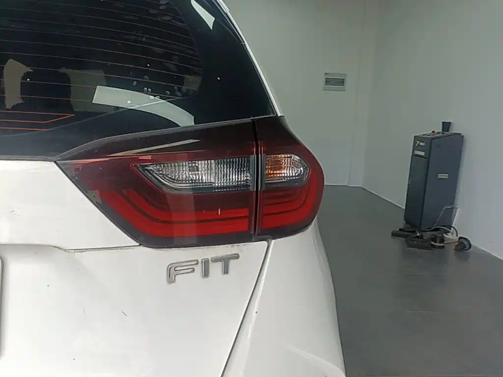 Honda Fit — миниатюра 8