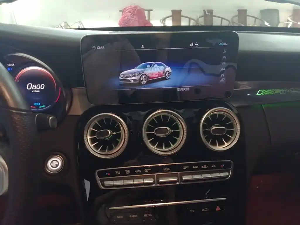 Mercedes-Benz C-Class — миниатюра 13