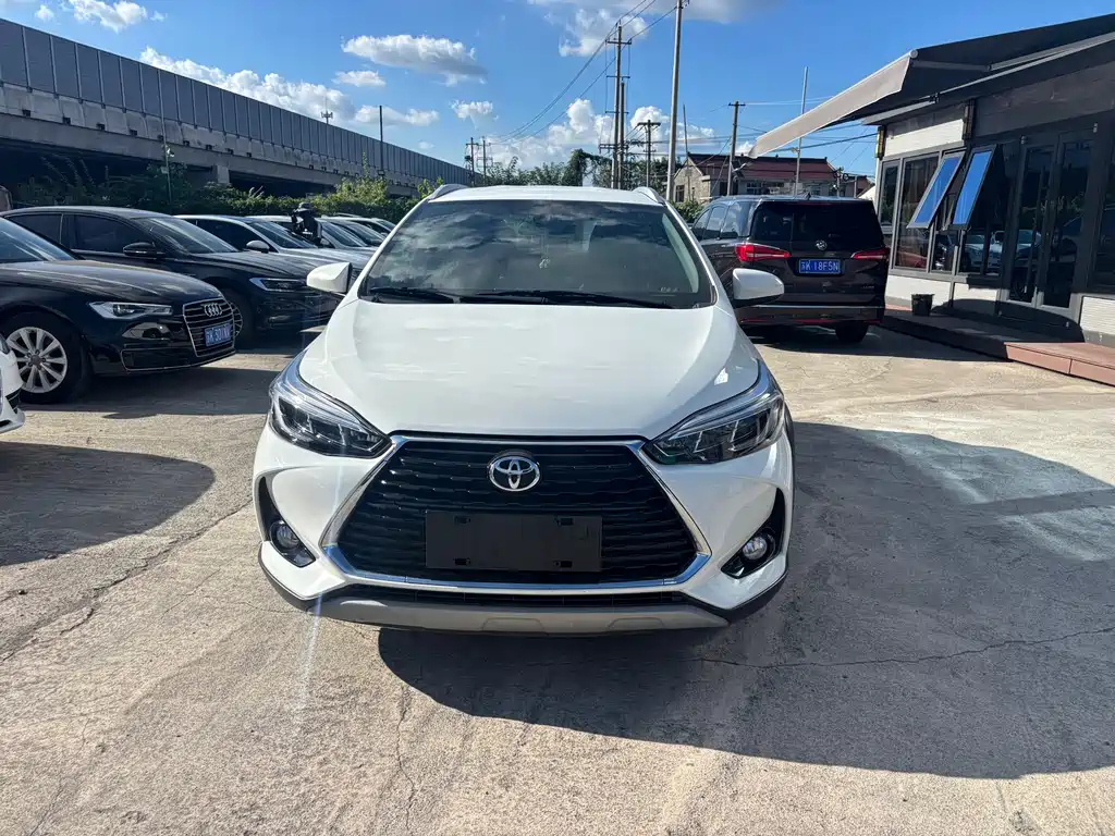 Toyota Yaris L — миниатюра 2