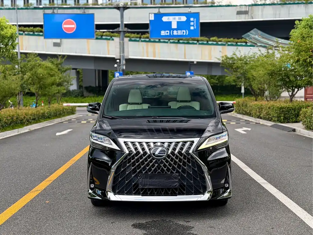Lexus LM — миниатюра 2