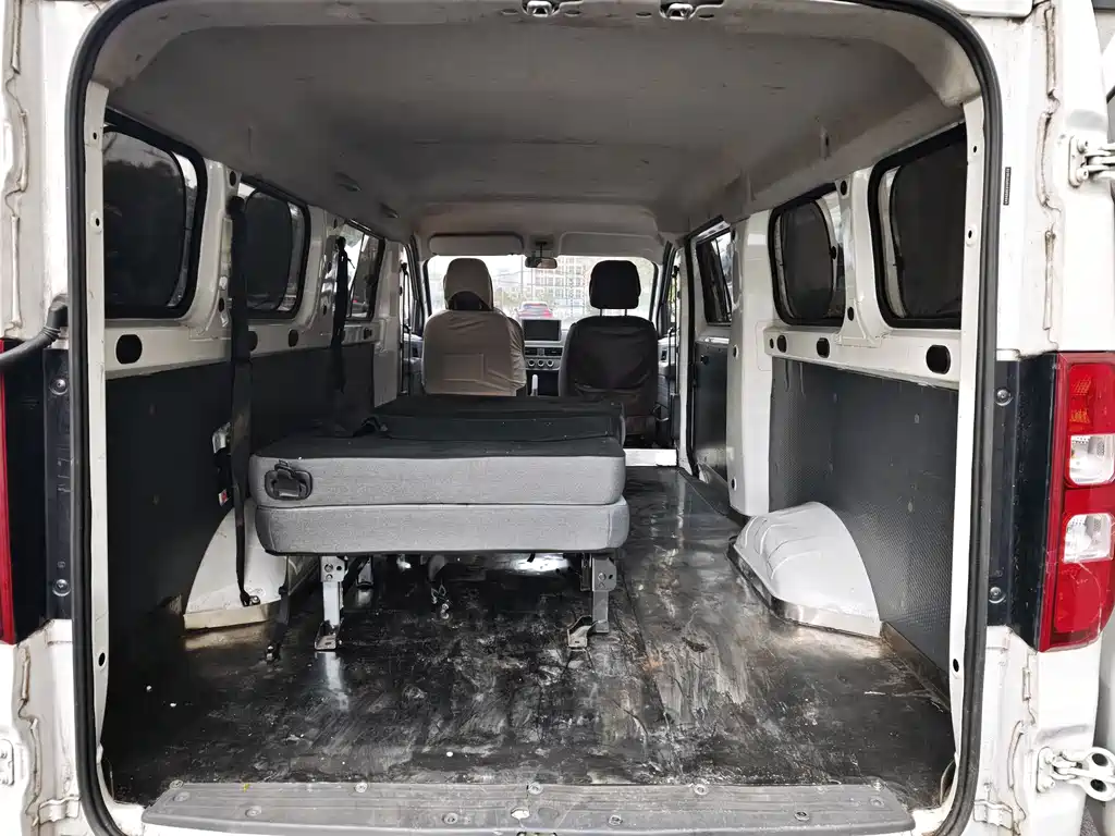 Wuling Yangguang — миниатюра 10