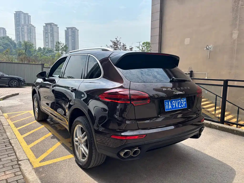 Porsche Cayenne — миниатюра 6