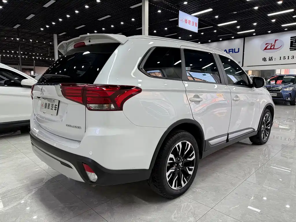 MITSUBISHI OUTLANDER