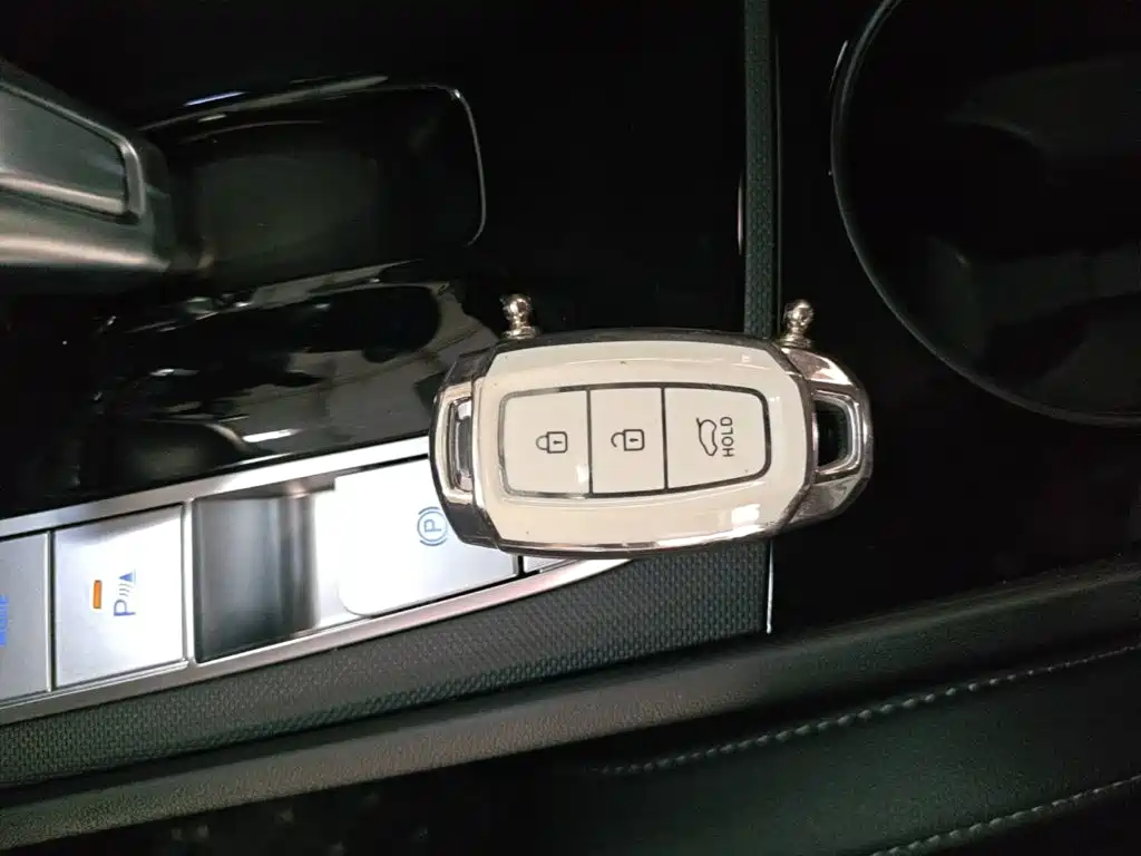 Hyundai Elantra — миниатюра 9