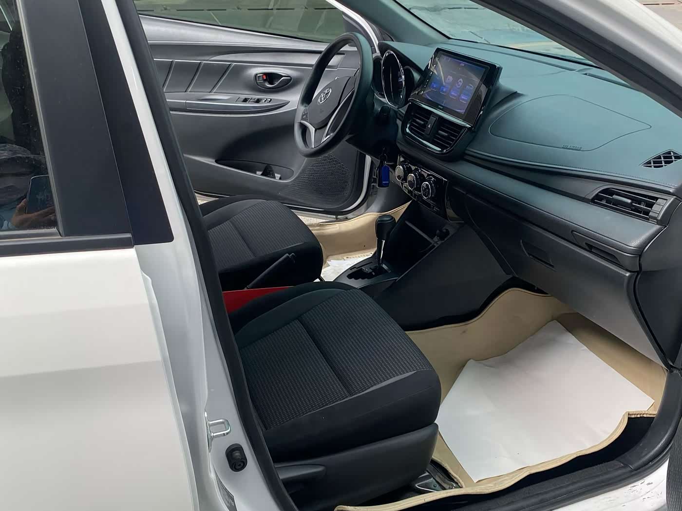 Toyota Vios FS 1.5 л 2023 г. Белый, пробег 49000 км