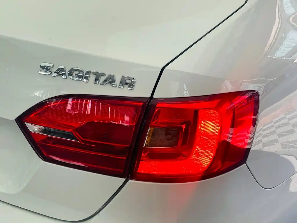Volkswagen Sagitar — миниатюра 12